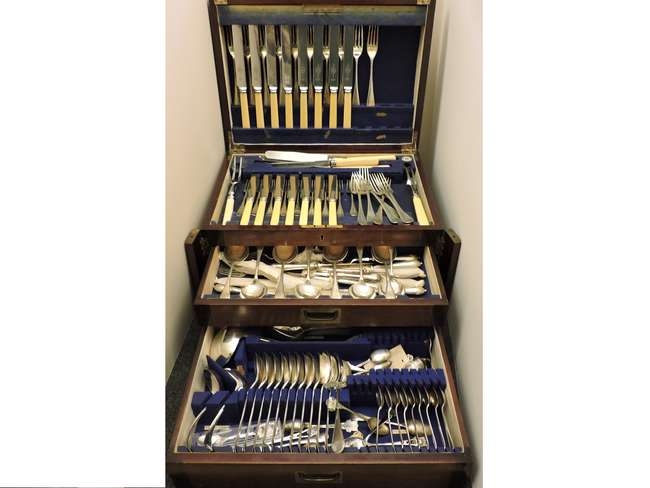 A mahogany cased canteen of Viners cutlery