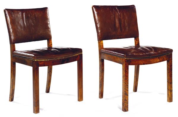 FRITS HENNINGSEN (1889-1965) Paire de chaises en hêtre teinté