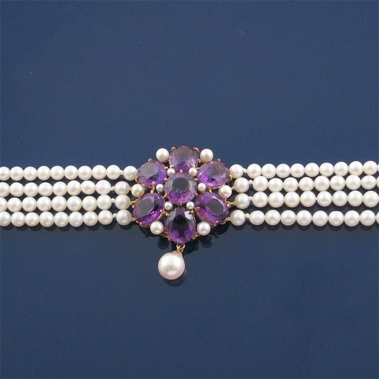 A cultured pearl choker