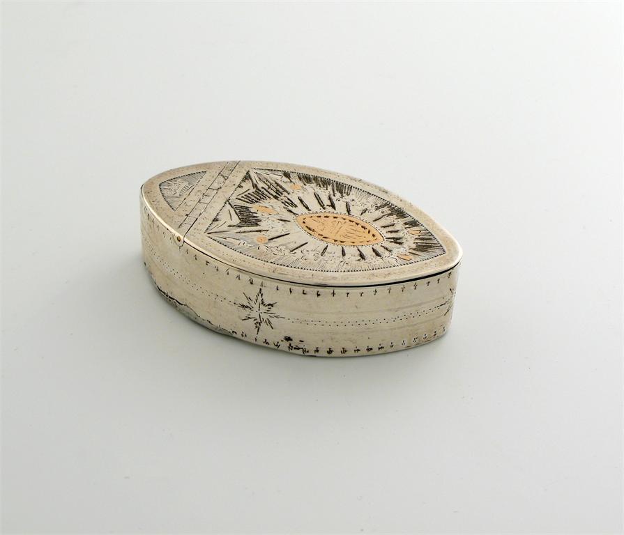 An late 18th / early 19th century silver snuff box