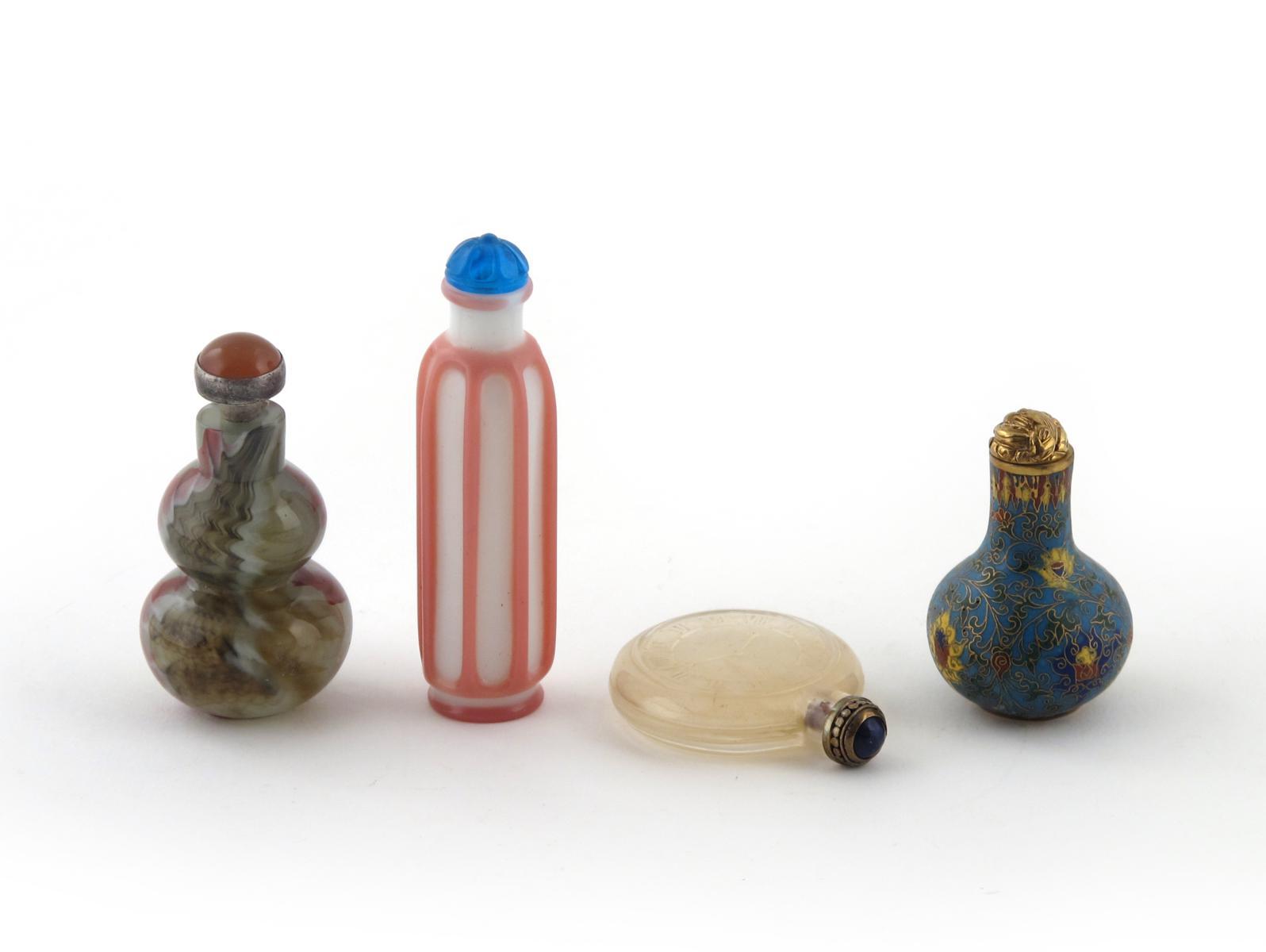 Four Chinese snuff bottles 19th/20th century