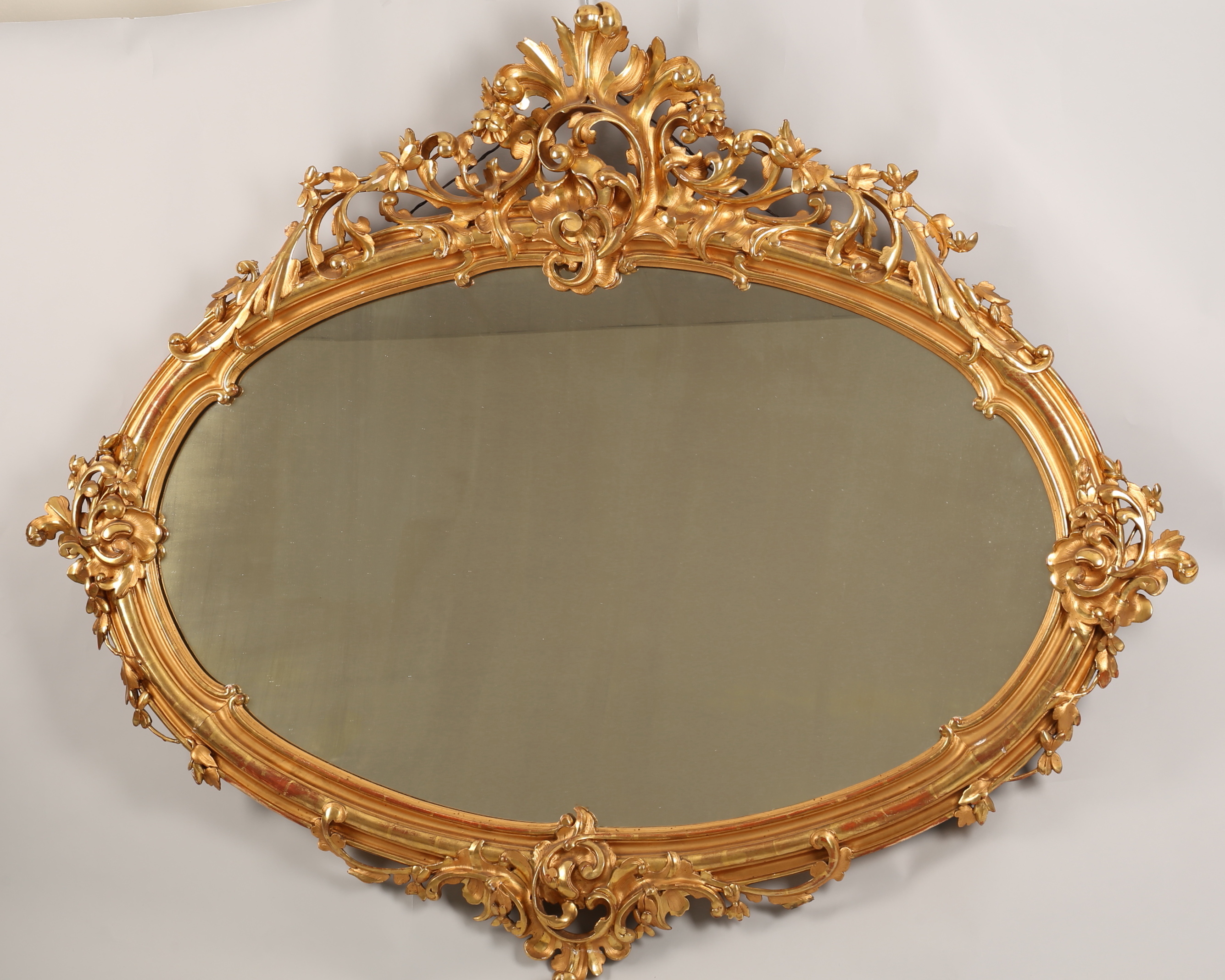 PRAKTSPEGEL, 1800-tal, Förgylld och bronserad. Riklig dekor.