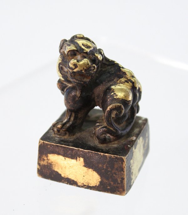 2447: Chinese Antique Gilt Bronze Seal