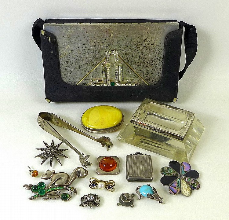 A group of silver jewellery