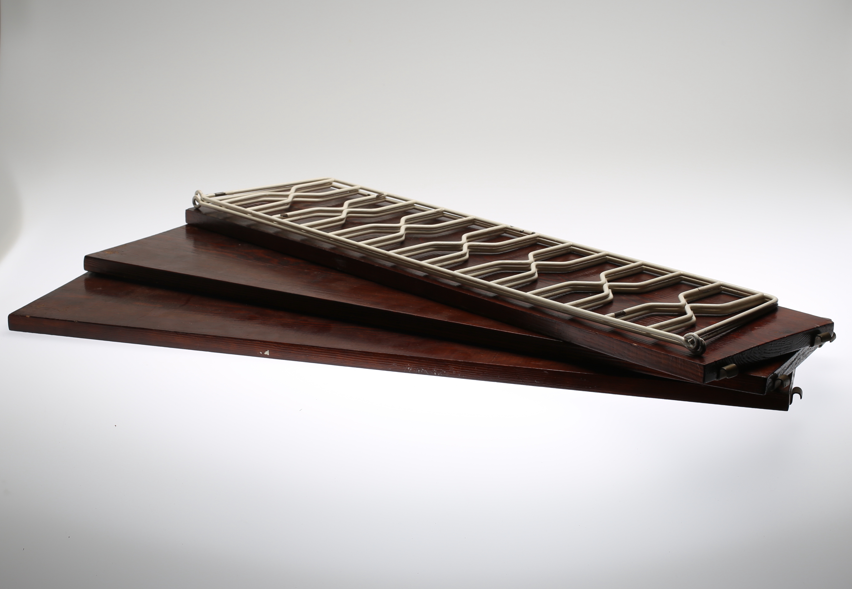 VÄGGHYLLA, sk Stringhylla / String shelf, 1950/60-tal.