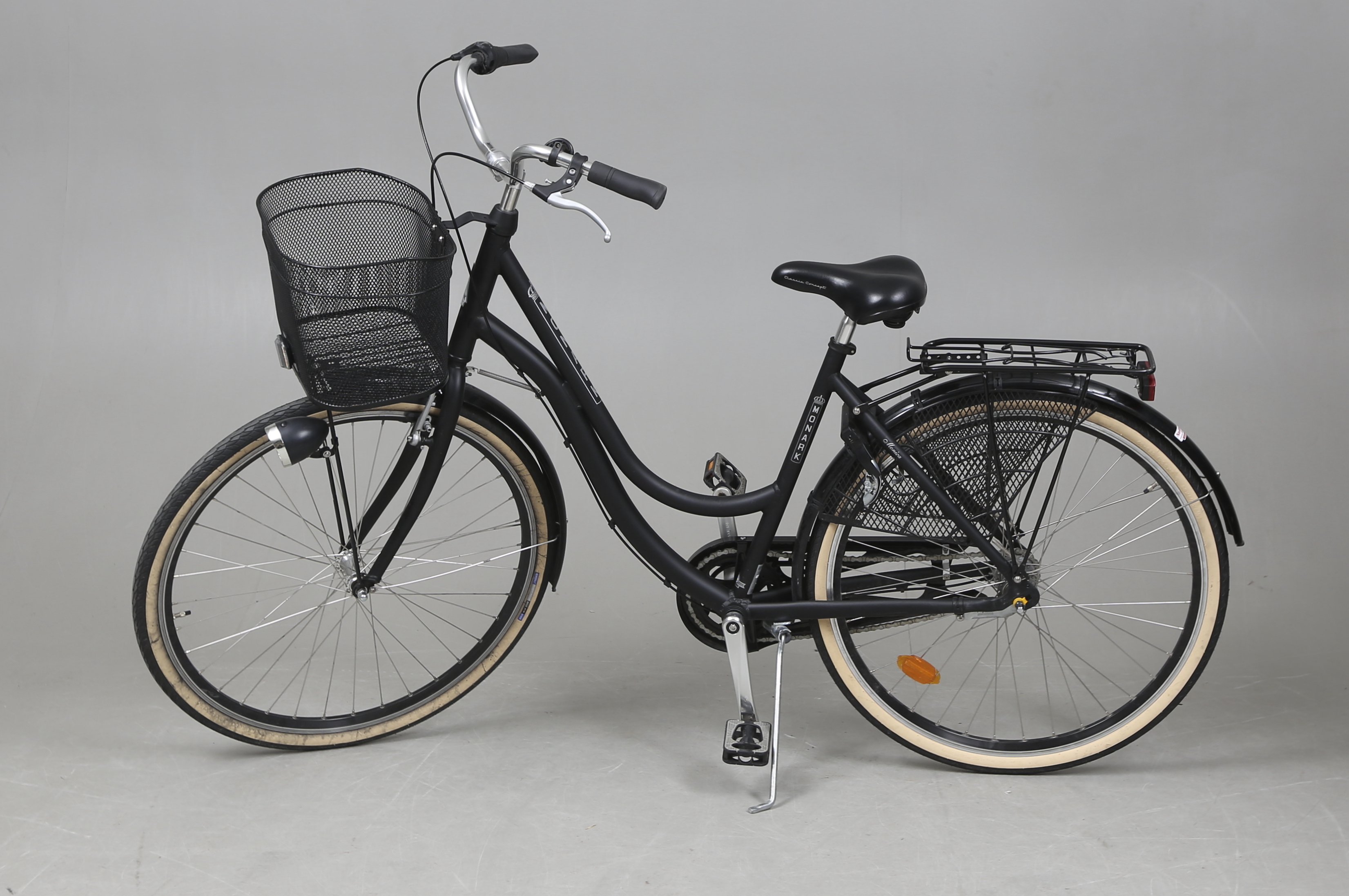 DAMCYKEL, Monark.