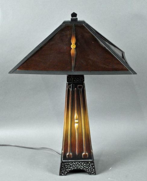 STYLE TABLE LAMP, BY QUOIZEL