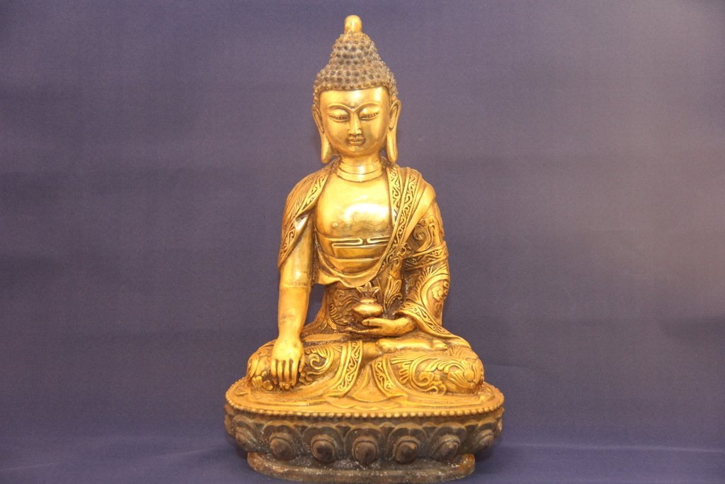 Antique bronze buddha statue