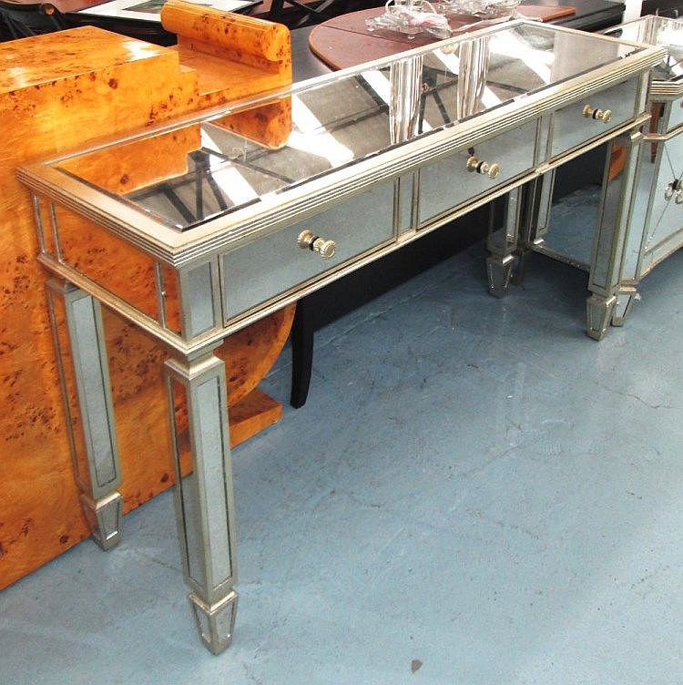 CONSOLE TABLE