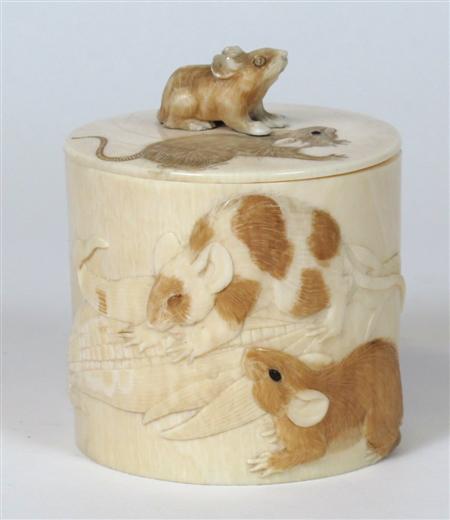 JAPANESE CARVED IVORY BOX, MEIJI PERIOD