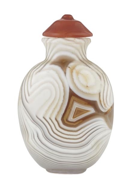 CHINESE AGATE SNUFF BOTTLE, 18TH /19TH CENTURY