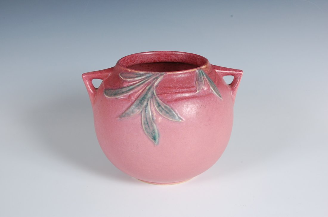 ROSEVILLE 'VELMOSS' PATTERN ART POTTERY VASE