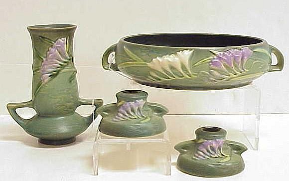 Roseville pottery "Freesia" pattern green