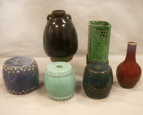 305: LOT ASSORTED CHINESE PORCELAIN/POTTERY