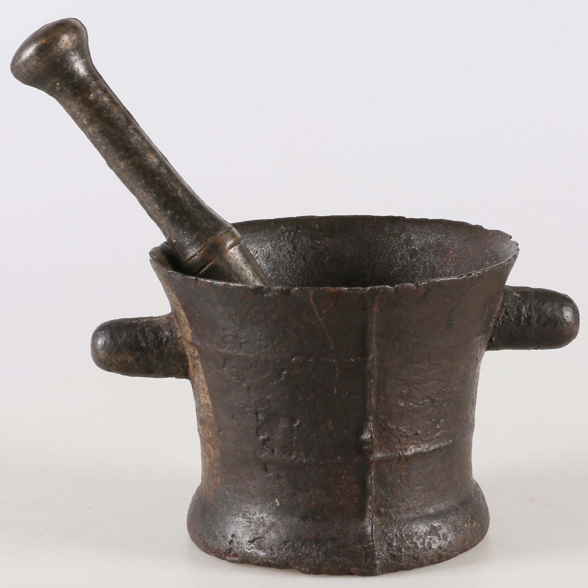 MORTEL, med stöt, Järn, 1600/1700-tal.