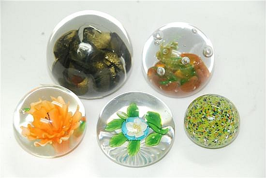 Five Caithness and floral glass paperweights