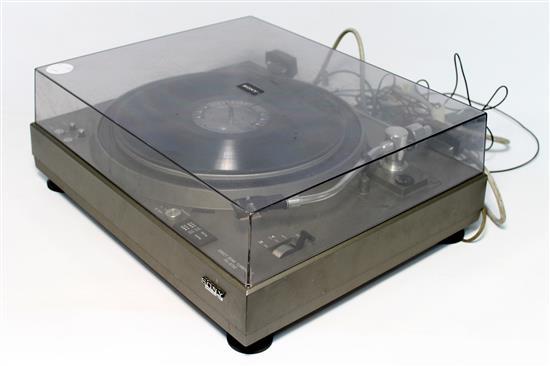 A Sony PS-4750 Turntable