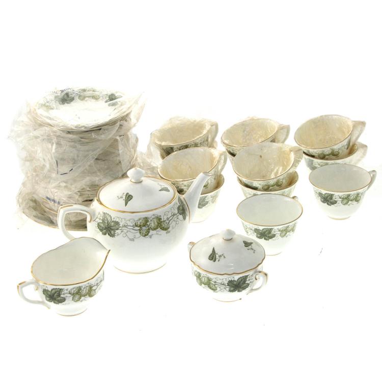 Royal Worcester Porcelain 29pcs Tea and Coffee Service.