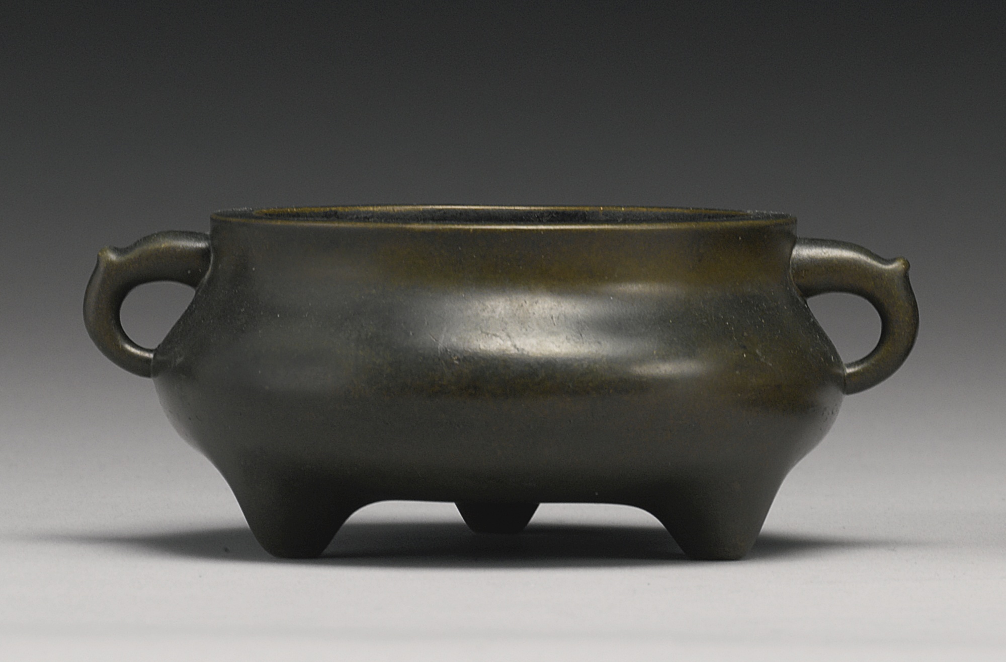 A bronze tripod censer 17th / 18th century