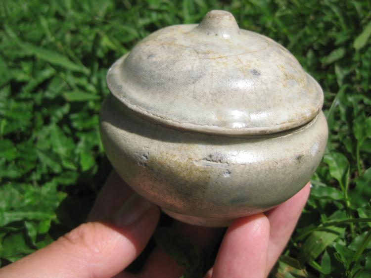 Chinese Yuan dynasty glazed lidded jar, Jingdezhen kiln