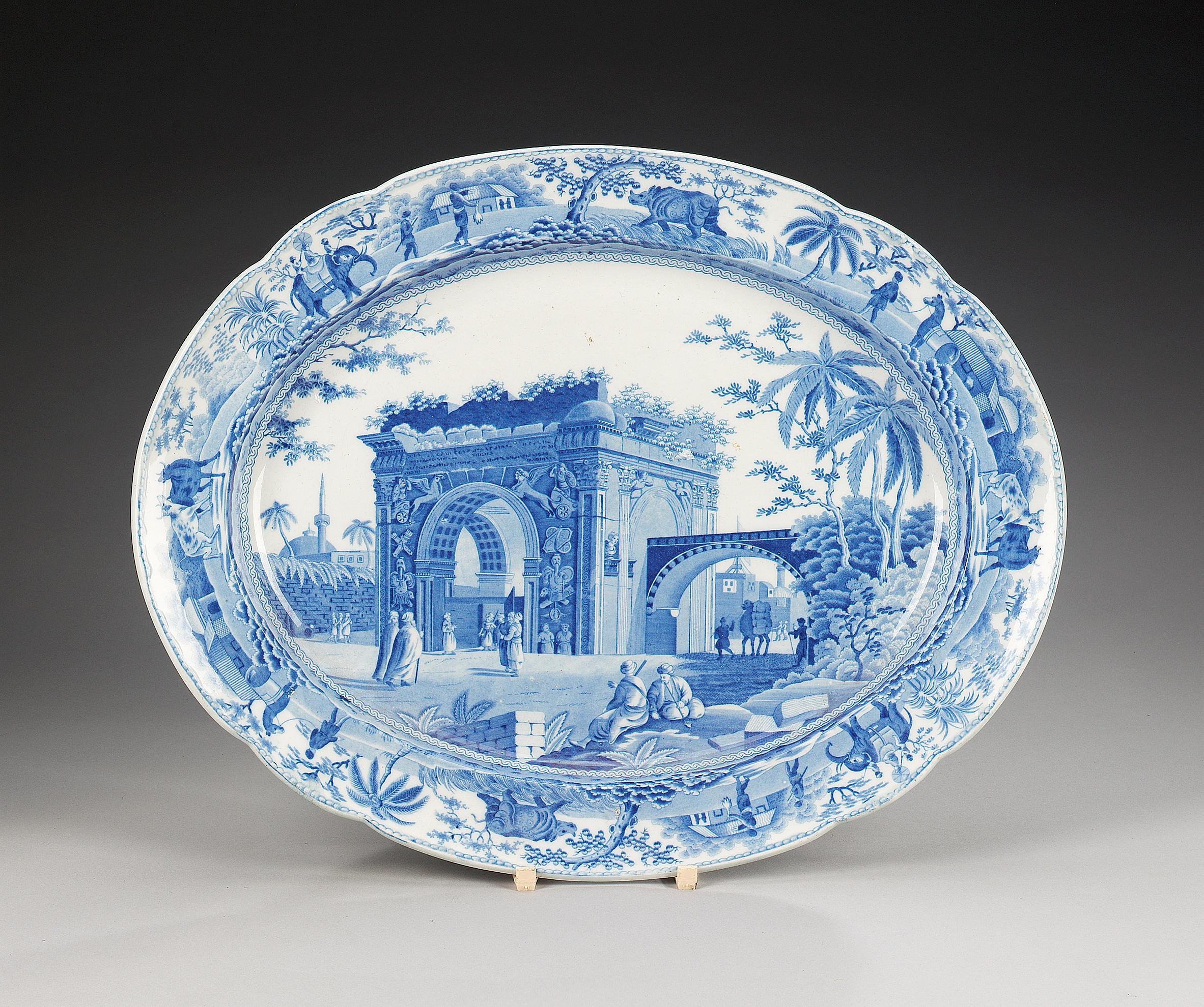 A Spode 'Caramanian' platter, circa 1815-25,