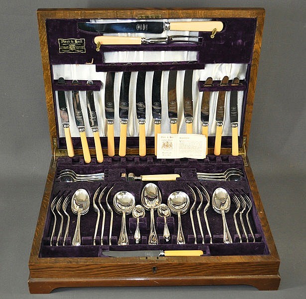 Viner & Hall Wood Cased Canteen Cutlery. 58 pce