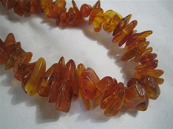A BALTIC AMBER GRADUATED NECKLACE.