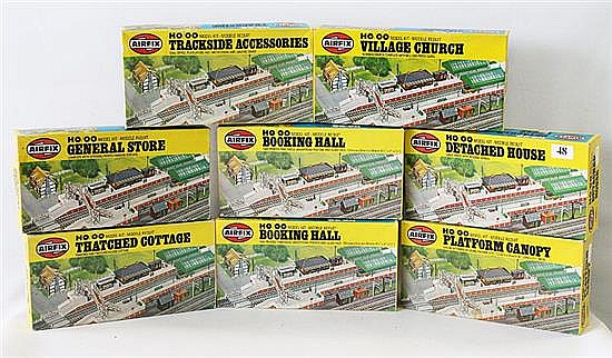 EIGHT VARIOUS AIRFIX MODEL KITS