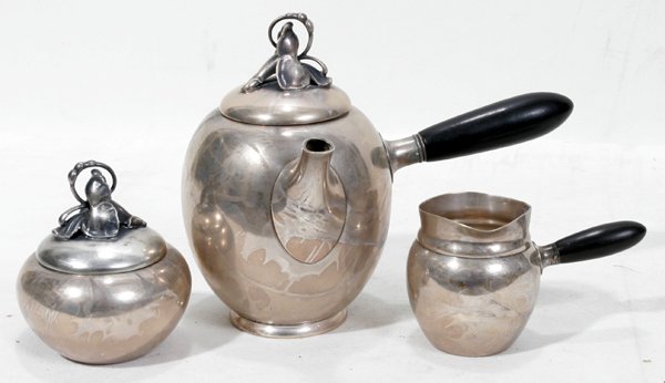 061170: GORHAM STERLING SILVER TEA SET, THREE PIECES