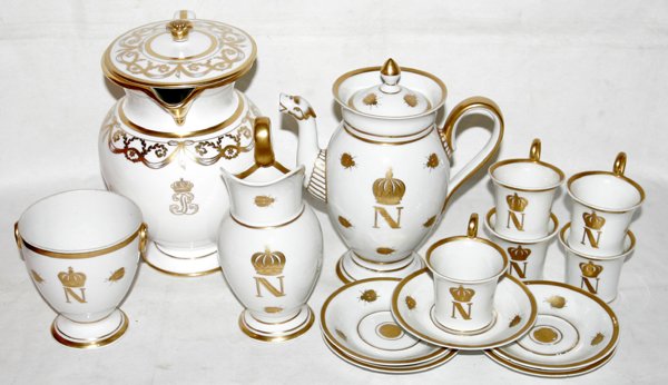 071061: SEVRES COFFEE POT, PORCELAIN CHOCOLATE SERVICE