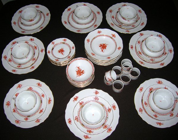 092149: HEREND "CHINESE BOUQUET RUST" SERVICE FOR 8