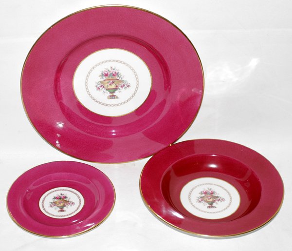 021085: COPELAND SPODE PORCELAIN DINNER PLATES, SOUPS