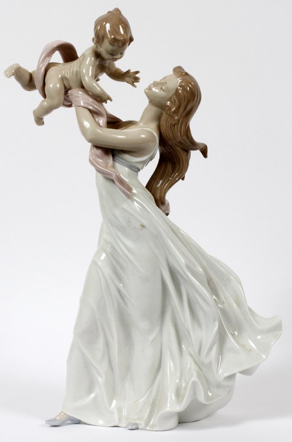 LLADRO PORCELAIN FIGURINE