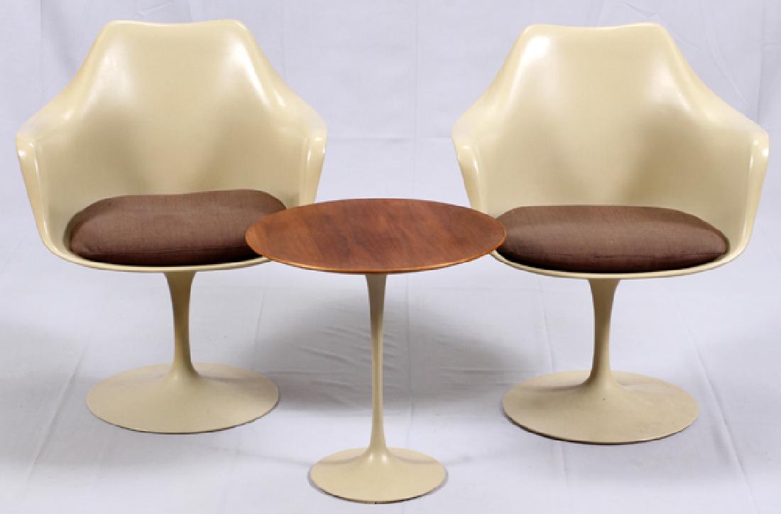 KNOLL ASSOC. 'EERO SAARINEN' TULIP CHAIRS &TABLE
