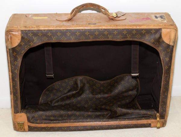 121472: LOUIS VUITTON MONOGRAM CANVAS SUITCASE