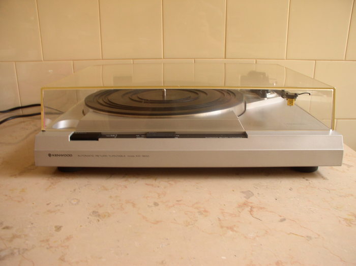 Kenwood KD 1600 Automatic Return Turntable.