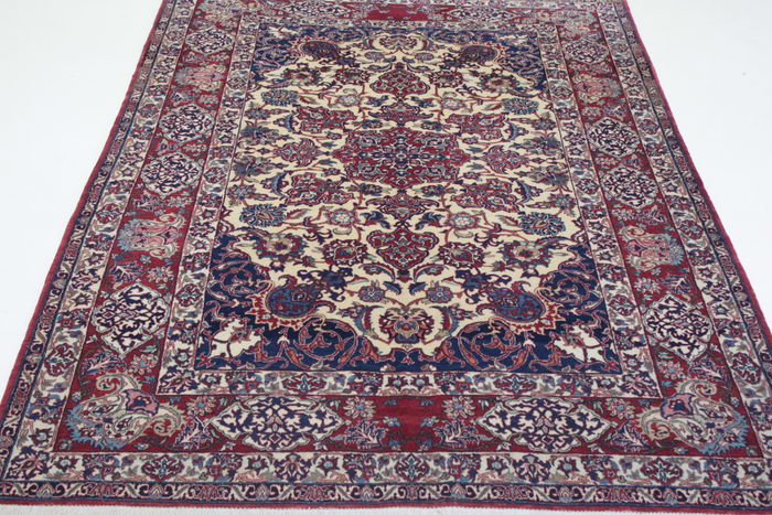 Antique Persian rug, Isfahan - 19th century