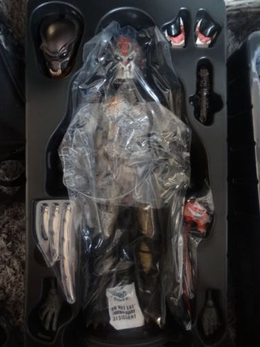 Predator - Hot Toys- Scale 1/6 - Predator Berseker