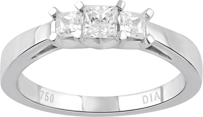 Princess Cut, 3 stone diamond ring, 0.50ct total diamond weight.