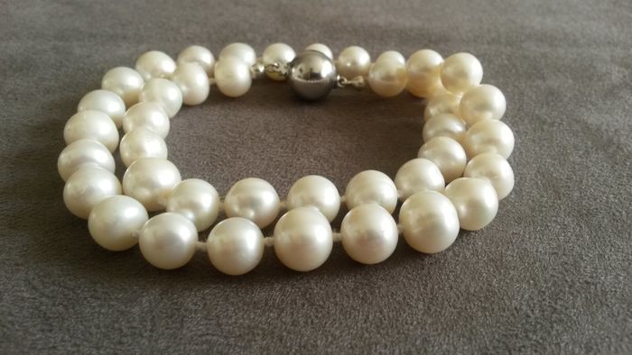 Freshwater pearl necklace 41 pearls