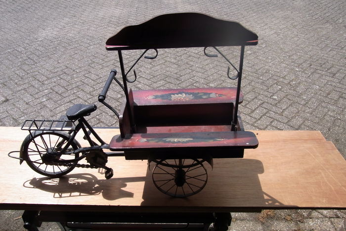 Bloemen bakfiets - Miniatuur - Hout - metaal.