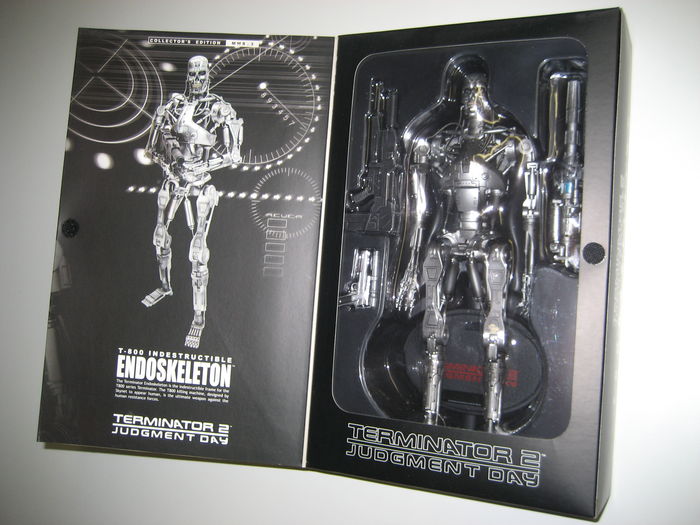 Terminator 2 Judgement Day - Hot Toys - 1/6 scale - T-800 Endoskeleton