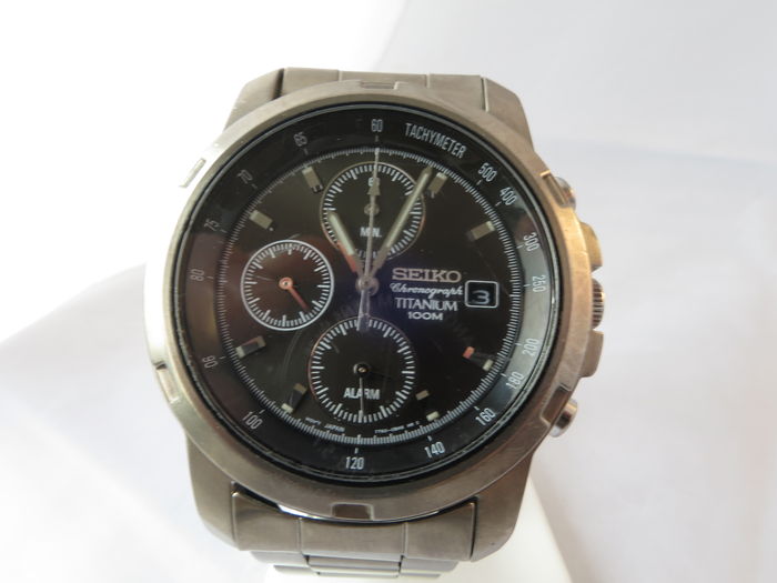 Seiko Chonograph Titanium 100m - mens watch