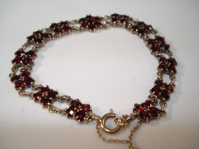 Garnet bracelet with Bohemian garnets