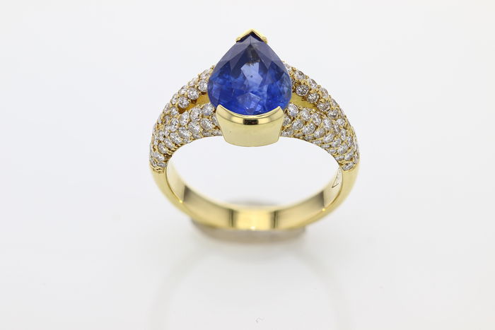 Sapphire ring