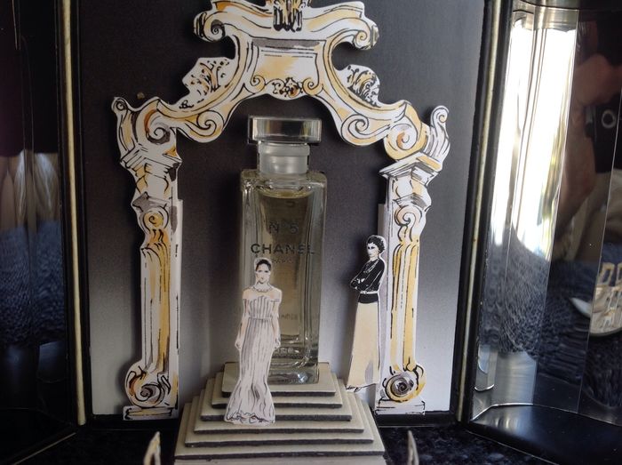 Chanel - fashion show- No5