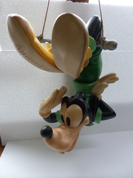 Goofy on a trapeze - original Disney