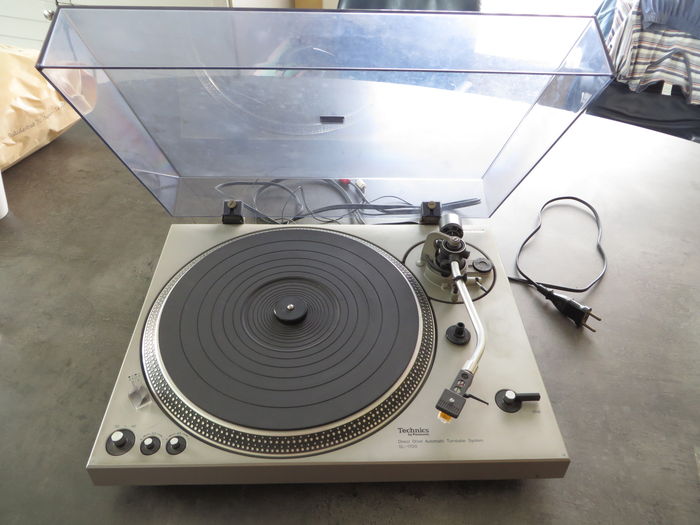 Technics SL-1700 Turntable, 1980