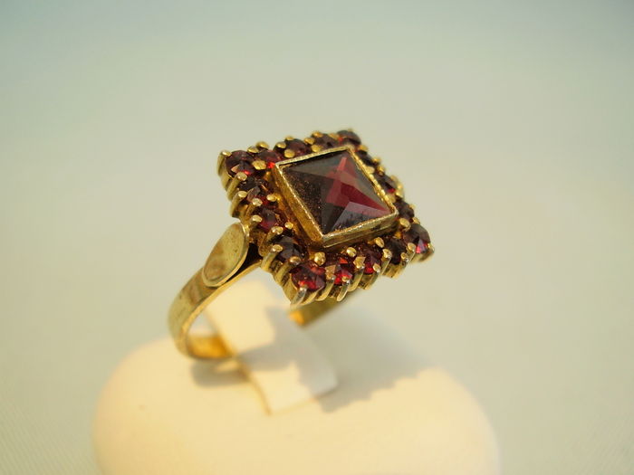 Rose cut Bohemian garnet ring