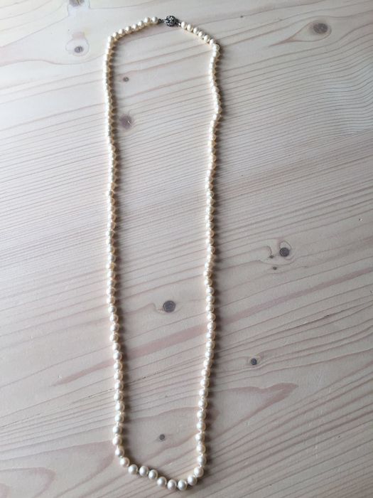 Long pearl necklace, freshwater pearls